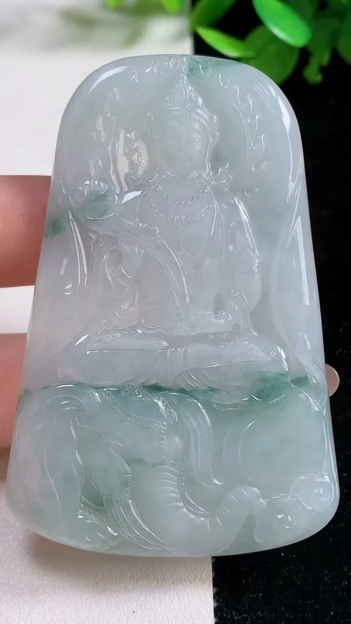 天然A货翡翠冰种飘花普贤菩萨吊坠，尺寸68.8-43.4-5.7，重量:37.62g
11月4日