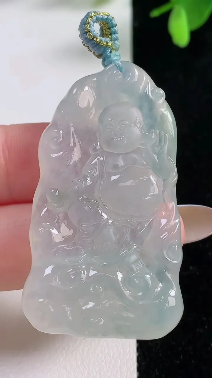 天然A货翡翠逍遥佛吊坠，尺寸49.5-26.6-5.7，重量:17.89g
11月4日