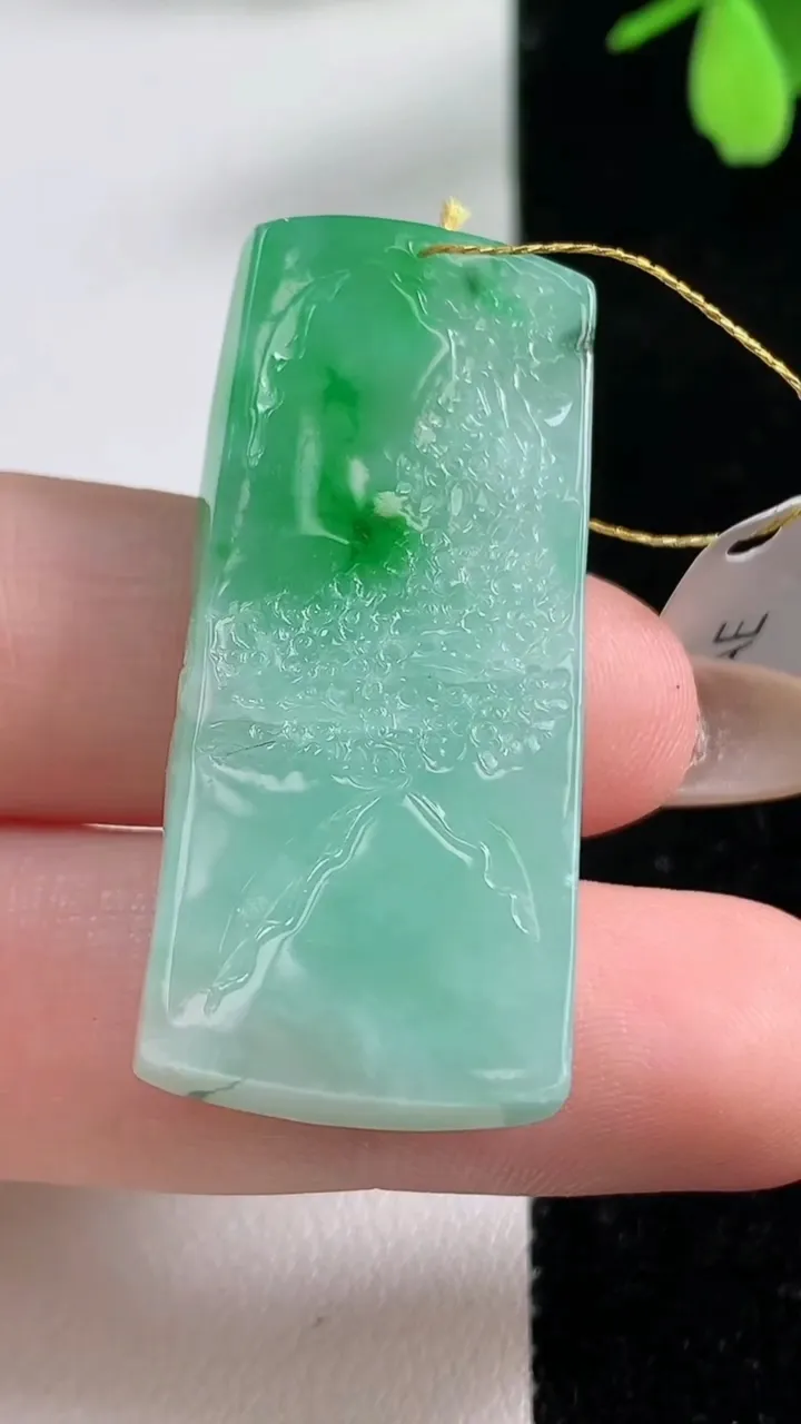 天然A货翡翠山水牌吊坠，尺寸40.5-17.9-7.6，重量:14.07g
11月4日