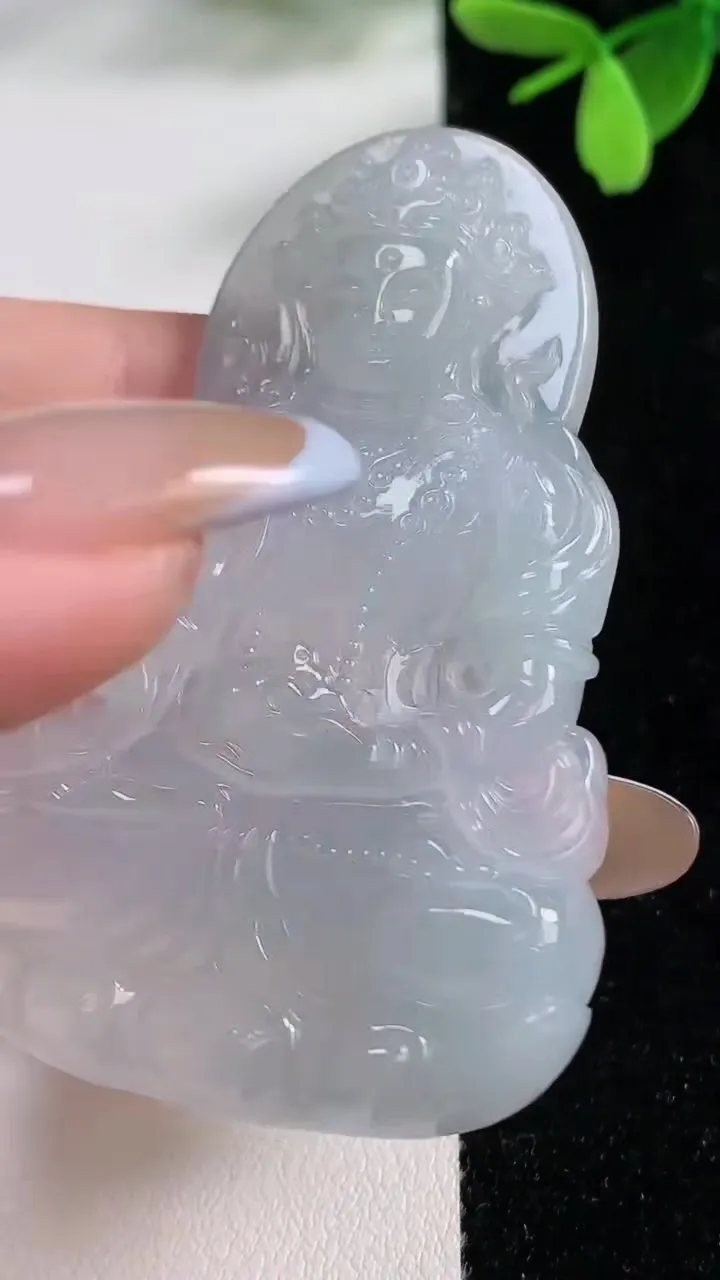 天然A货翡翠度母观音吊坠，尺寸62.2-38.2-6.6，重量:26.79g
11月4日