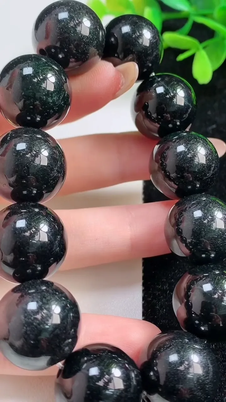 天然A货翡翠货墨翠圆珠手串12颗，尺寸18，重:118.82g11月4日
工厂直销收藏佳品,种好水足