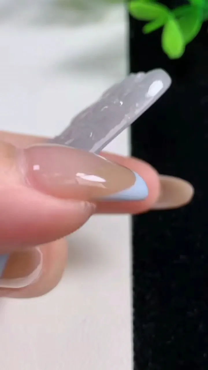 天然A货翡翠祥龙观音菩萨吊坠，尺寸62.5-41-6.1，重量:35.00g
11月4日