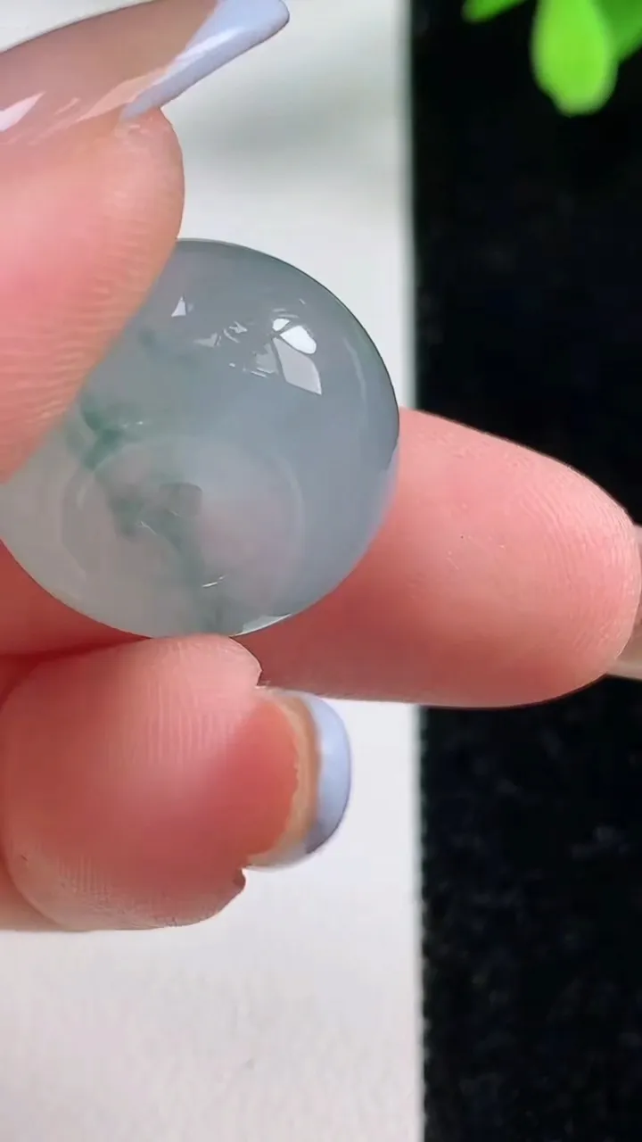 天然A货翡翠冰种飘花路路通吊坠，尺寸19.3-11.5，重量:9.11g
11月4日