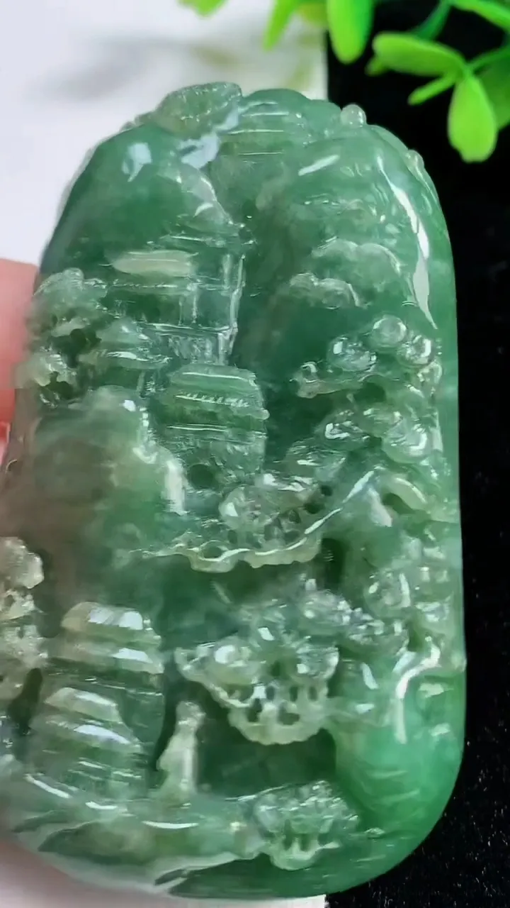 天然A货翡翠山水牌吊坠，尺寸78.2-46-12，重:96.06g
11月4日