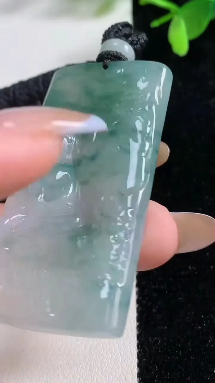 天然A货翡翠种飘花山水观音菩萨吊坠，尺寸58-31-4.9，重量:29.95g
11月4日