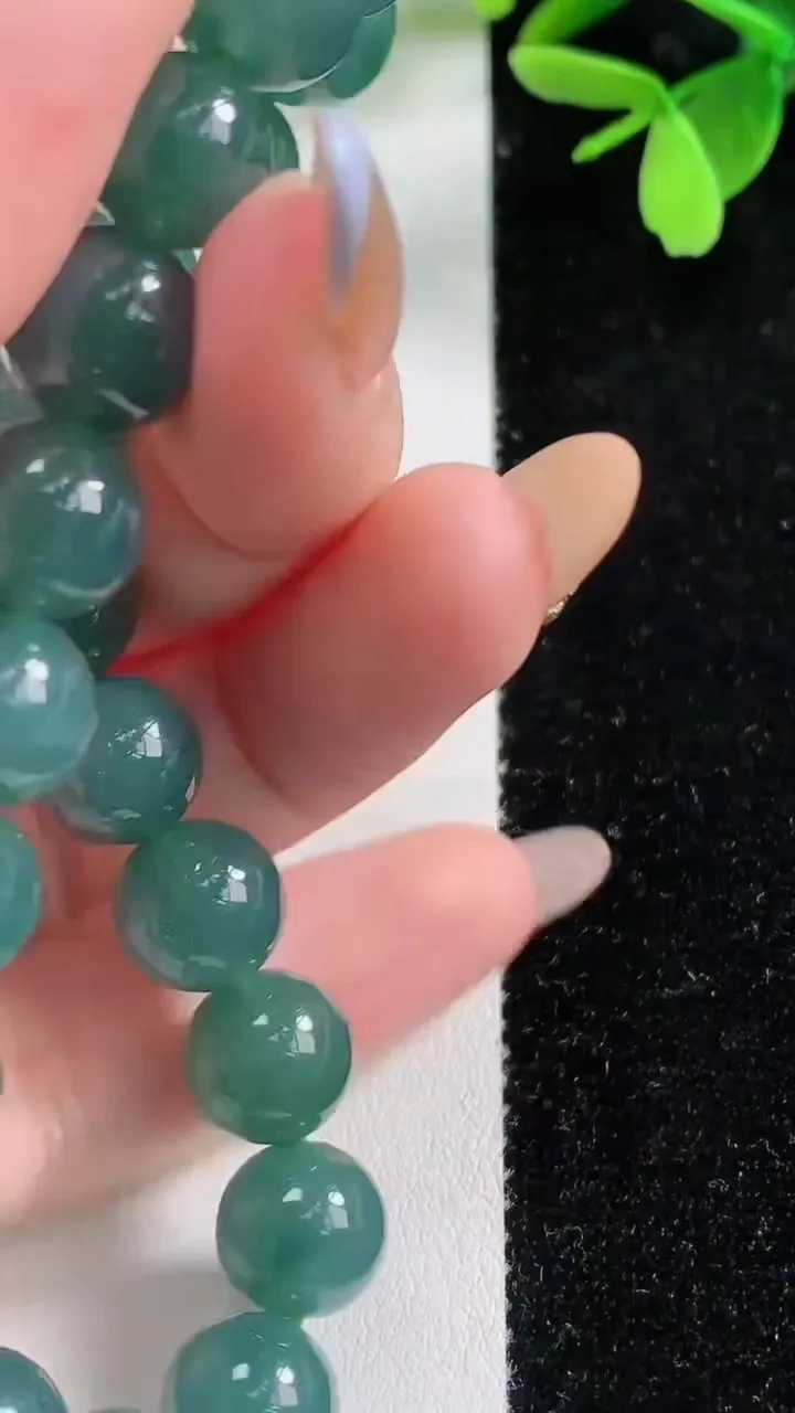 天然A货翡翠圆珠手串，尺寸9.6-21颗，重量:33.40g11月4日
工厂直销收藏佳品,种好水足，色泽均匀，有种有色，上手高大气！