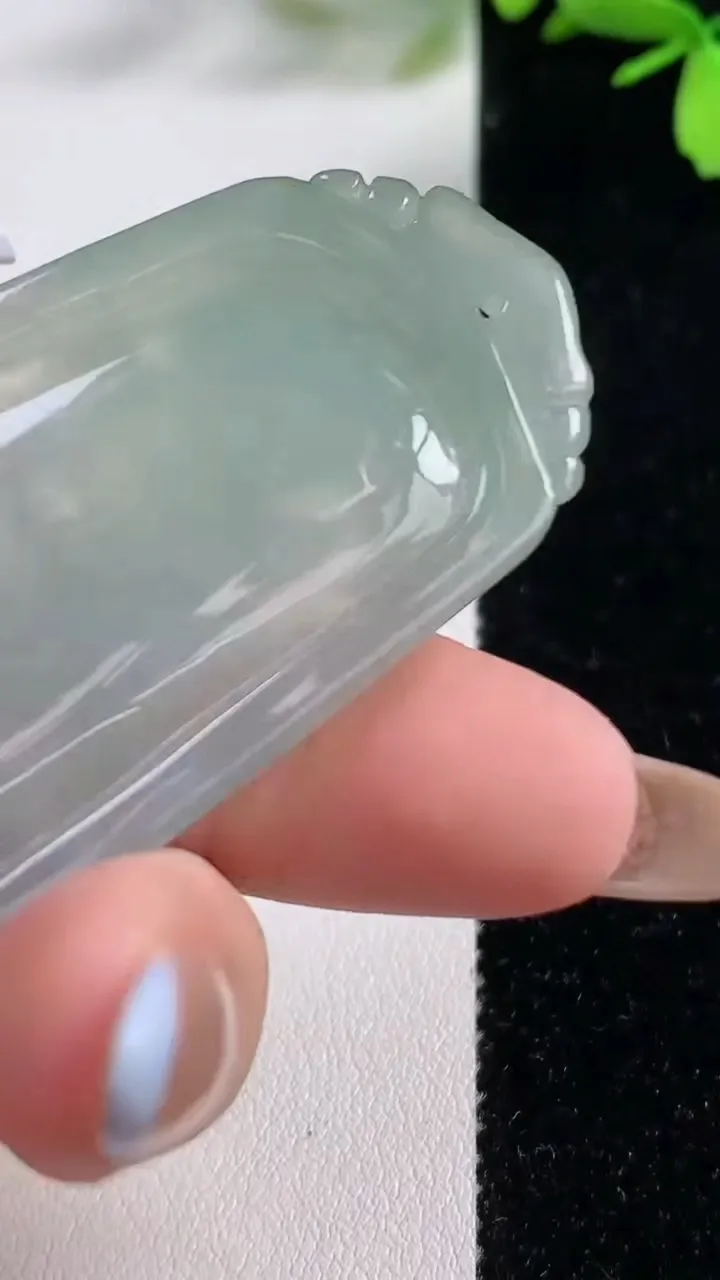 天然A货翡翠龙牌吊坠，尺寸 60-32-6，重: 27.33g
11月4日