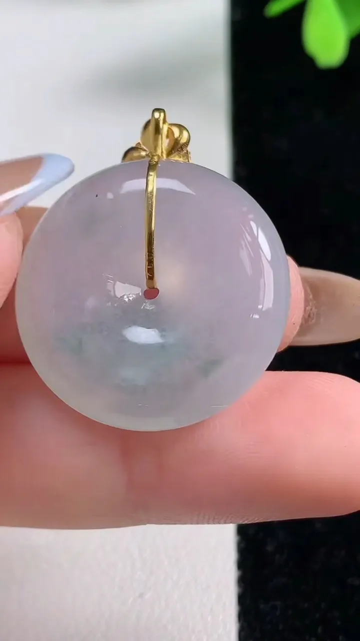 天然A货翡翠种飘花平安扣吊坠，尺寸25.4-6.2，重量:8.89g
11月4日