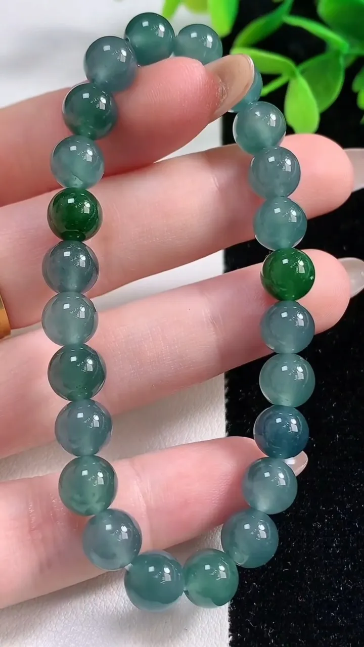 天然A货翡翠圆珠手串，尺寸7.2-24颗，重量:19.21g11月4日
工厂直销收藏佳品,种好水足，色泽均匀，有种有色，上手高大气！