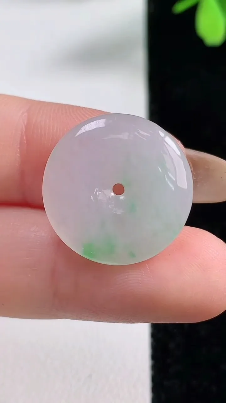 天然A货翡翠平安扣吊坠，尺寸20-4.1，重量:3.48g
11月4日