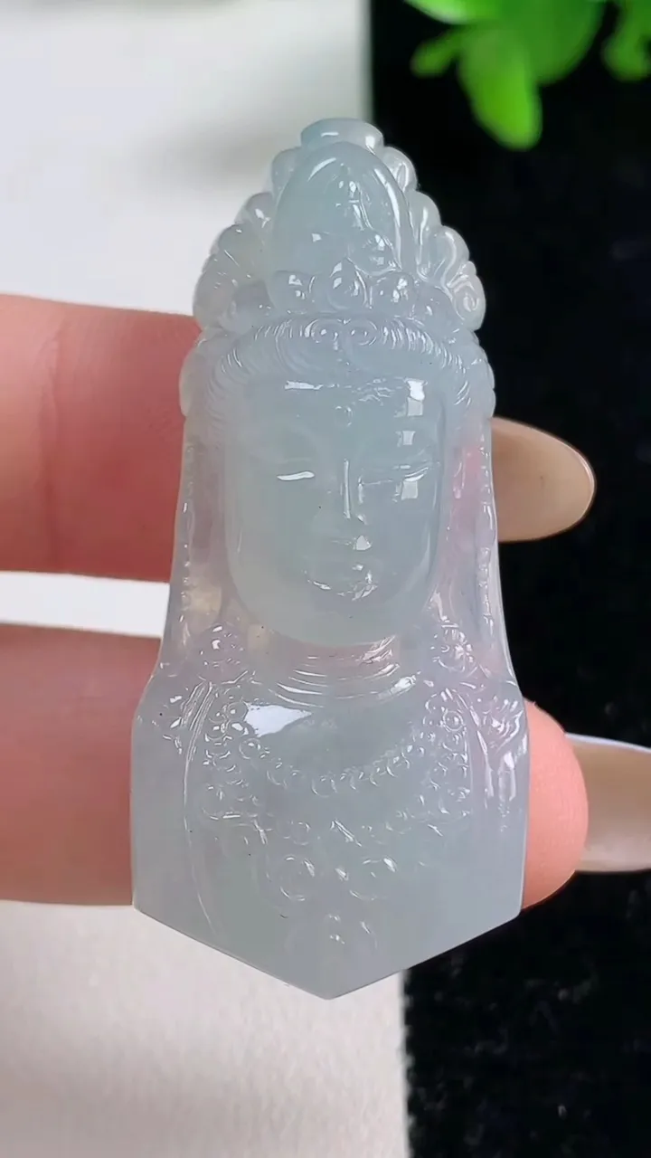 天然A货翡翠观音头吊坠，尺寸46-42-18.3，重量:16.19g
11月4日