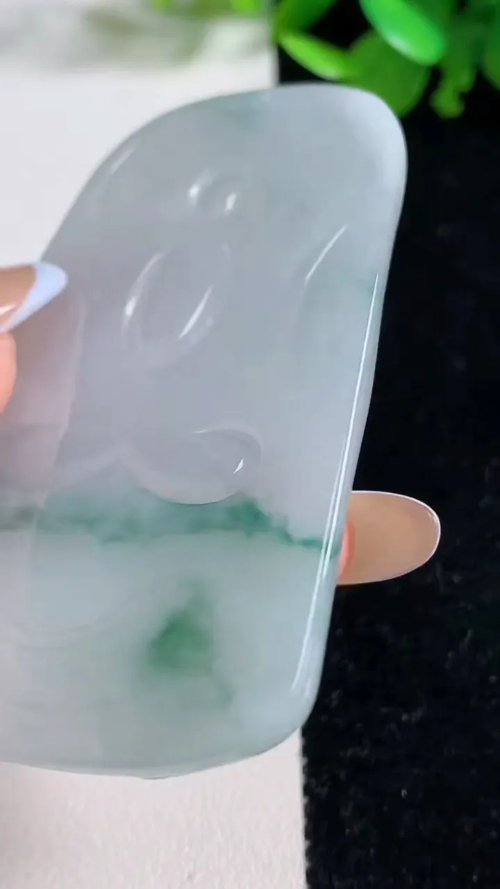 天然A货翡翠冰种飘花普贤菩萨吊坠，尺寸68.8-43.4-5.7，重量:37.62g
11月4日