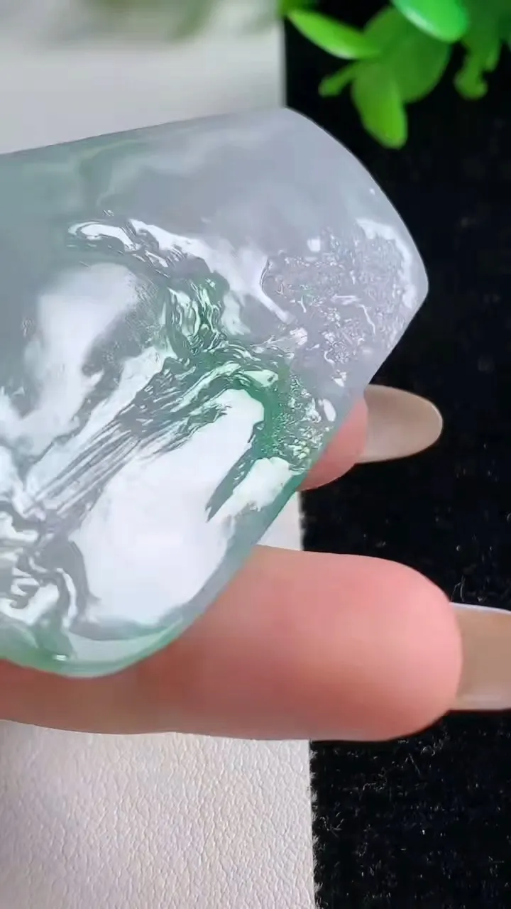 天然A货翡翠山水牌吊坠，尺寸60.5-40.2-5.8，重量:29.26g
11月4日