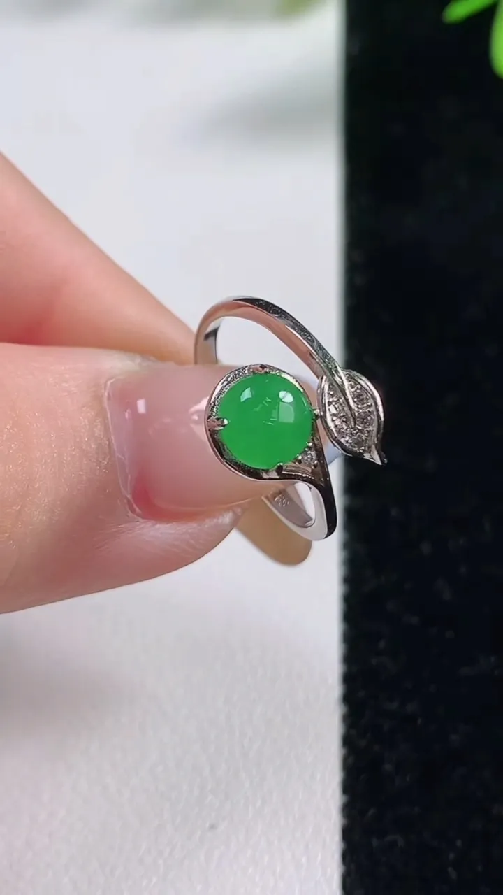 天然A货翡翠蛋面戒指，尺寸6.2-6.2，重:1.77g2025年11月4日
工厂直销收藏佳品,种好