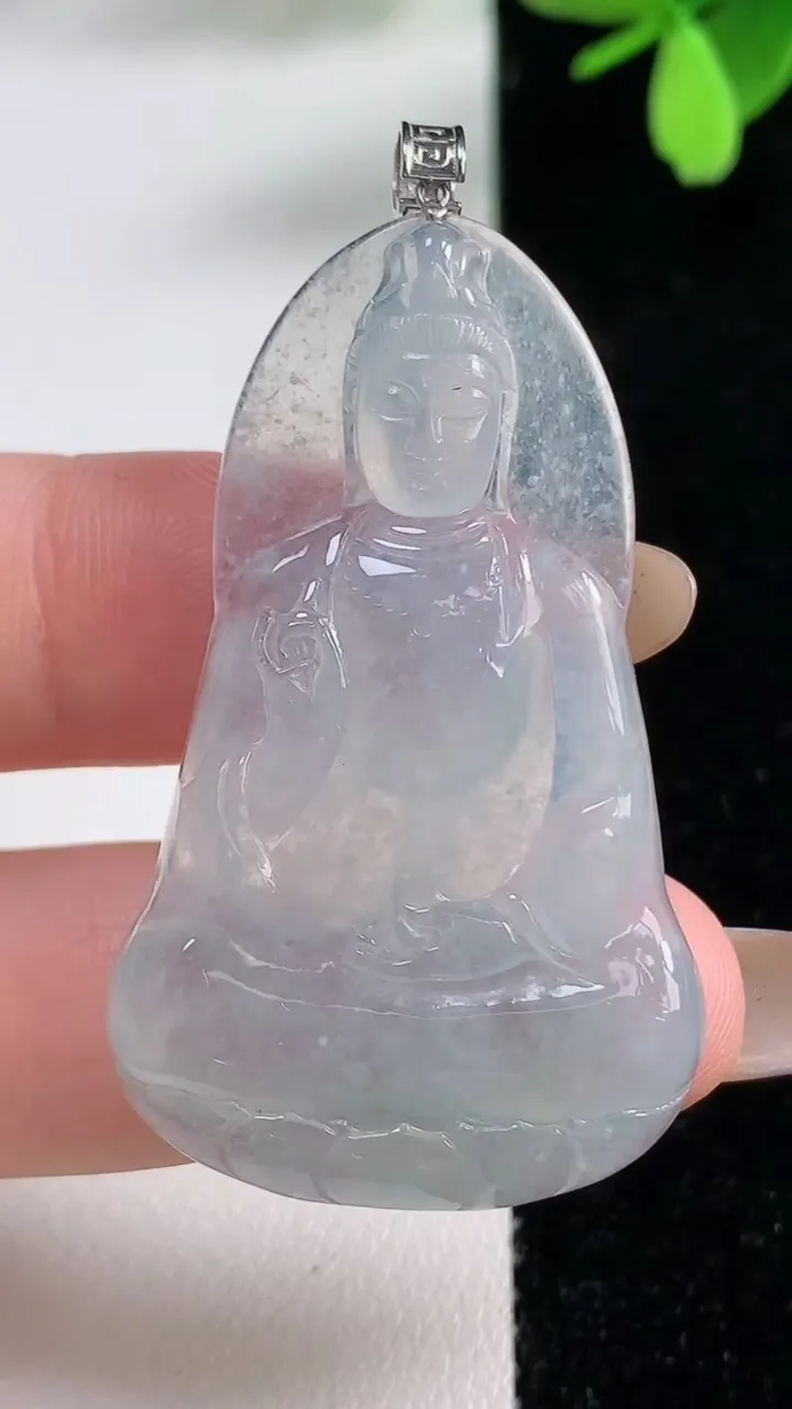 天然A货翡翠种白冰观音菩萨吊坠，尺寸45.6-27.3-4.6，重量:9.94g
11月4日