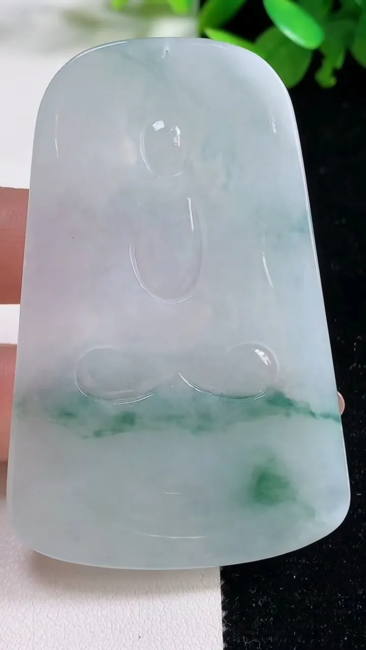 天然A货翡翠冰种飘花普贤菩萨吊坠，尺寸68.8-43.4-5.7，重量:37.62g
11月4日