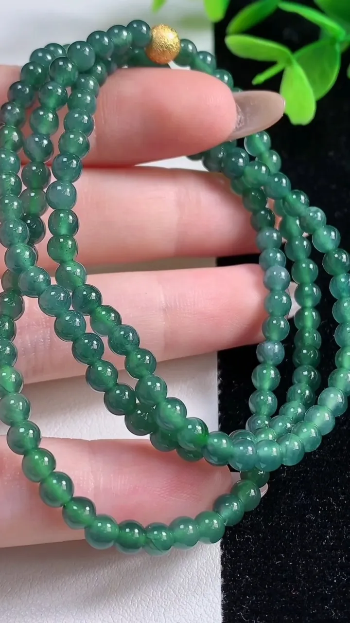 天然A货翡翠小米珠项链，尺寸4-132颗，重量:19.67g11月4日
工厂直销收藏佳品,种好水足，色泽均匀，有种有色，上手高大气！