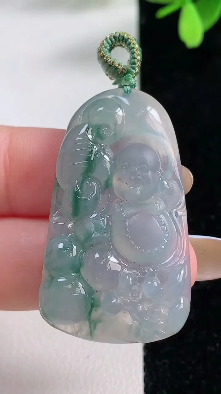 天然A货翡翠冰种飘花逍遥佛吊坠，尺寸40.6-23.2-5，重量:9.57g
11月4日