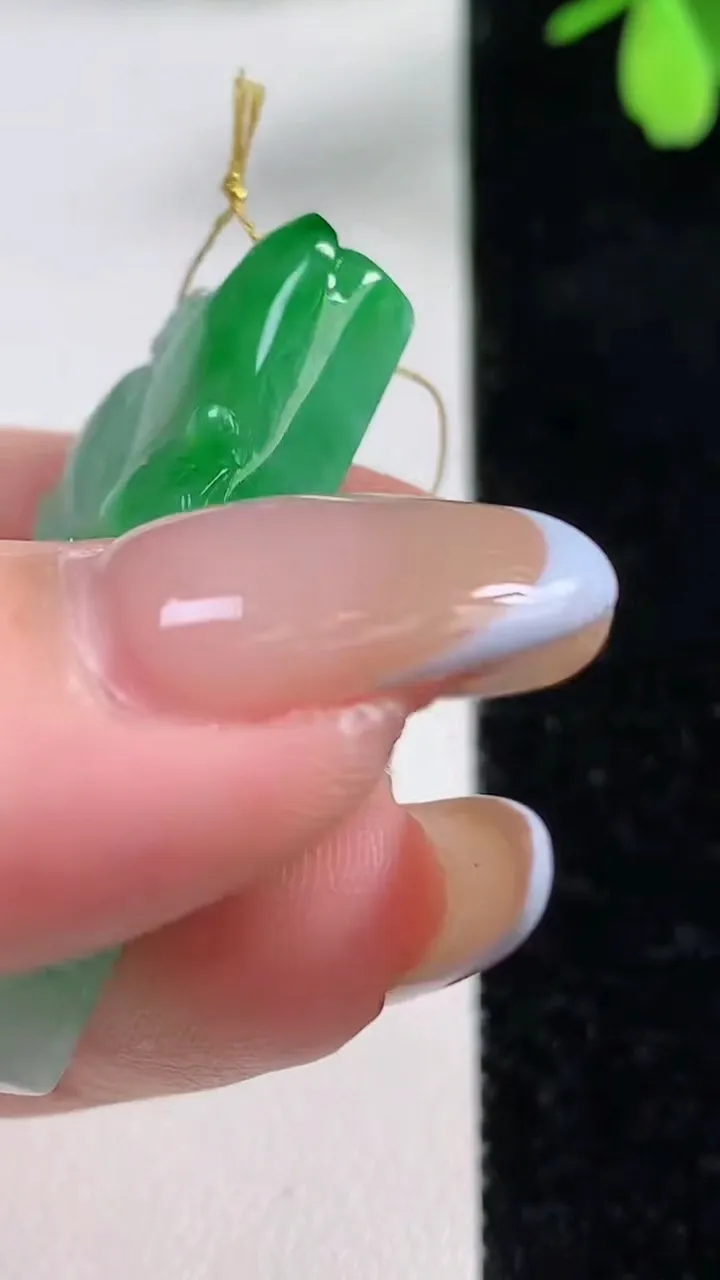 天然A货翡翠山水牌吊坠，尺寸40.5-17.9-7.6，重量:14.07g
11月4日