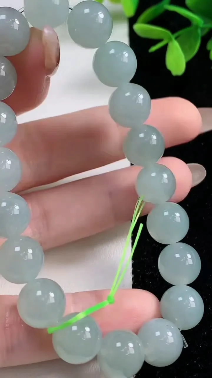 天然A货翡翠圆珠手串，尺寸10.2-19颗，重量:35.82g11月4日
工厂直销收藏佳品,种好水足