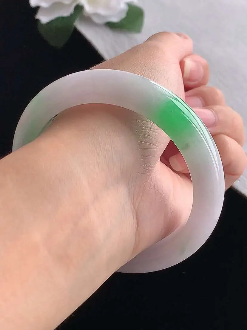 a货翡翠老坑冰种淡春彩淡紫罗兰飘绿正装正圈手镯57-58圈口  尺寸57.2×12×9mm 重量65.44g 1103