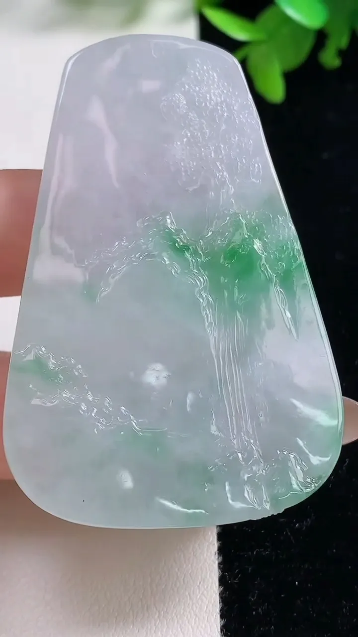 天然A货翡翠山水牌吊坠，尺寸60.5-40.2-5.8，重量:29.26g
11月4日