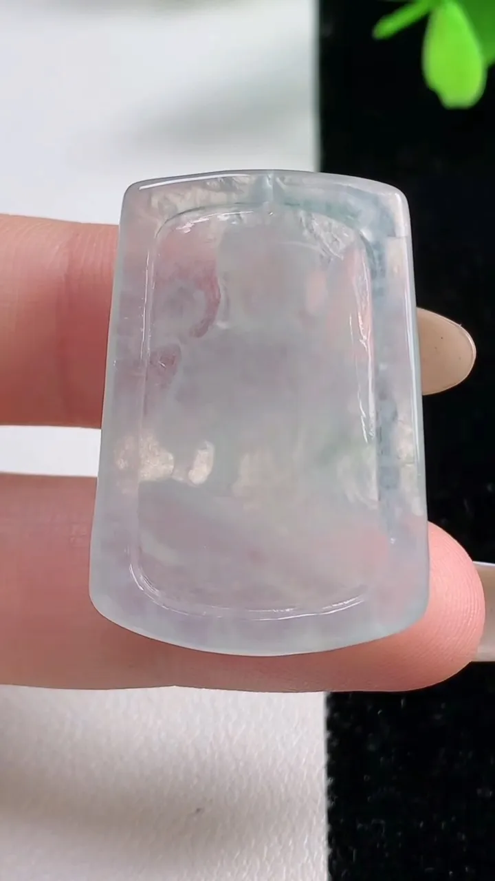 天然A货翡翠虚空藏菩萨吊坠，尺寸34.2-23.4-4.7，重量:7.34g
11月4日