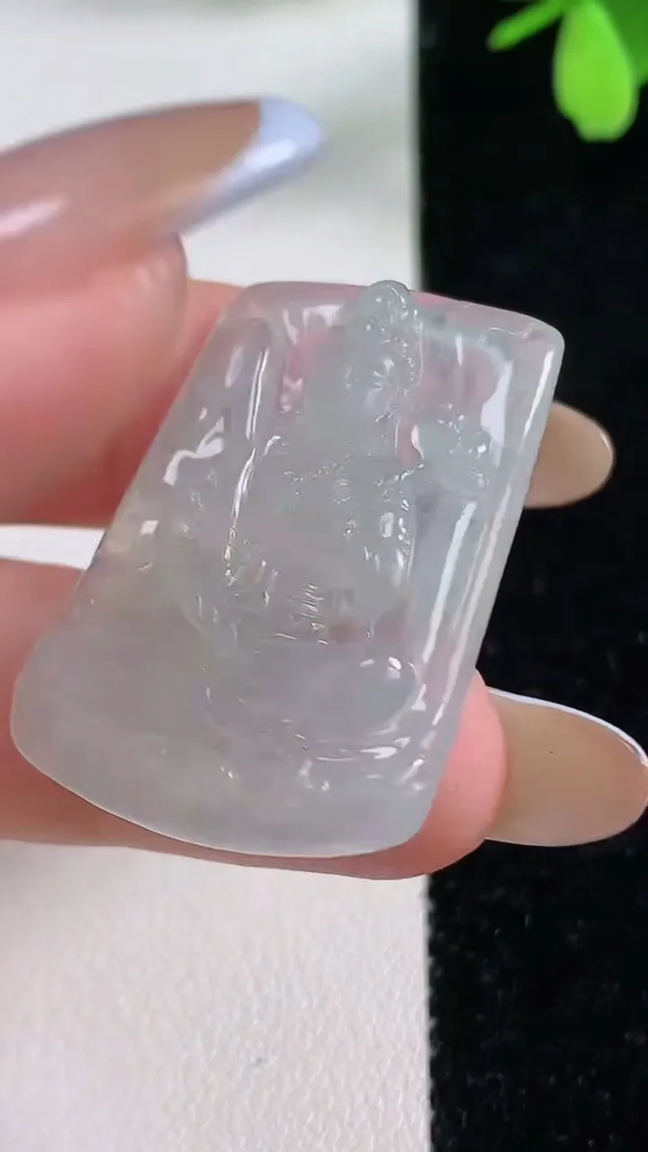 天然A货翡翠虚空藏菩萨吊坠，尺寸34.2-23.4-4.7，重量:7.34g
11月4日