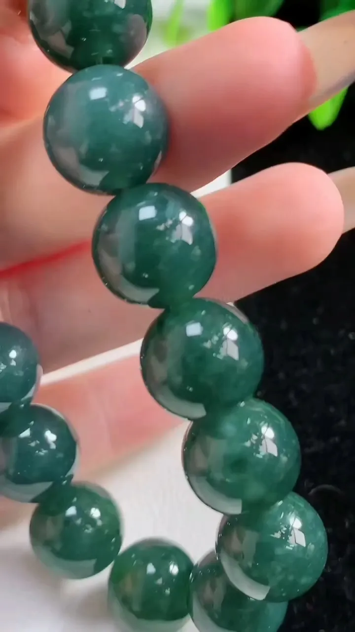 天然A货翡翠货蓝水圆珠手串，尺寸12.5，重:57.27g11月4日
工厂直销收藏佳品,种好水足，色泽均匀，有种有色，上手高大气！