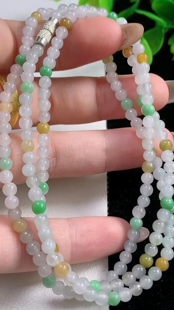 天然A货翡翠双彩小米珠项链，尺寸2.7-180颗，重量:16.74g11月4日
工厂直销收藏佳品,种好水足，色泽均匀，有种有色，上手高大气！