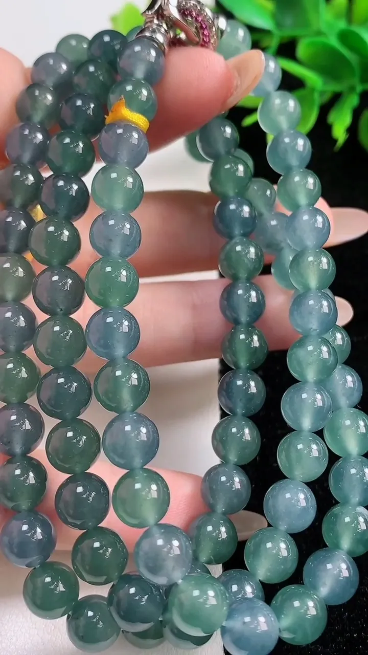 天然A货翡翠圆珠项链，尺寸7.7-86颗，重量:70.25g
11月4日