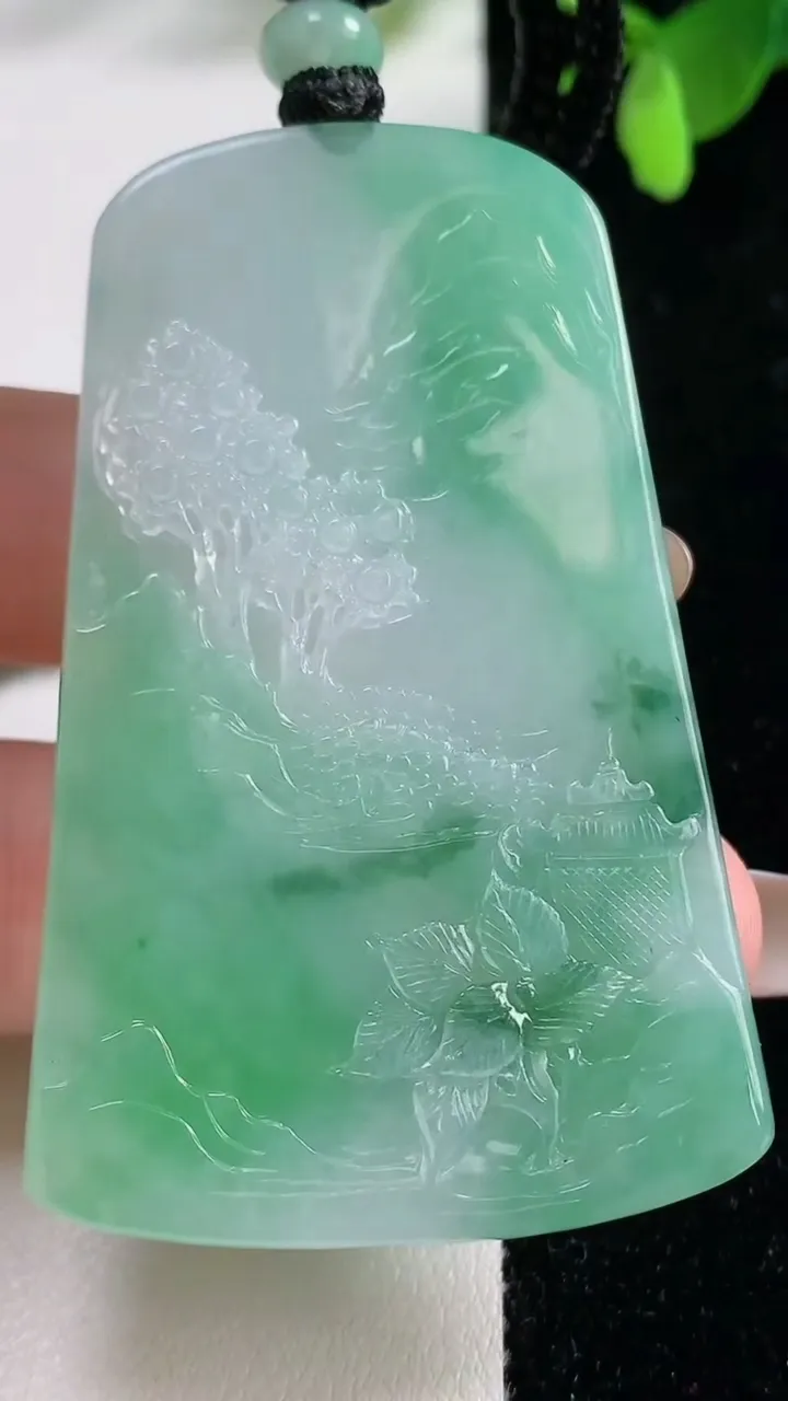 天然A货翡翠山水牌吊坠，尺寸62.3-38.7-6.1，重量:35.65g
11月4日