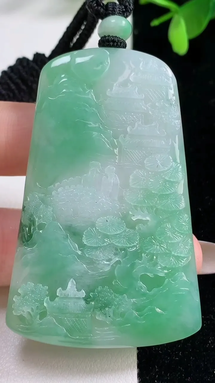 天然A货翡翠山水牌吊坠，尺寸62.3-38.7-6.1，重量:35.65g
11月4日