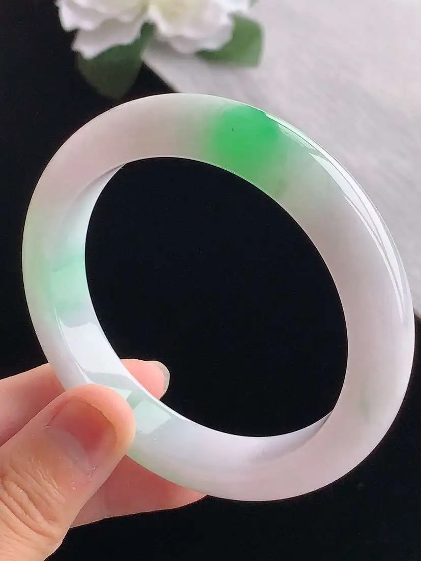 a货翡翠老坑冰种淡春彩淡紫罗兰飘绿正装正圈手镯57-58圈口  尺寸57.2×12×9mm 重量65