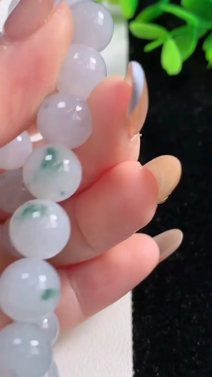 天然A货翡翠飘花圆珠手串，尺寸10-19颗，重量:32.75g11月4日
工厂直销收藏佳品,种好水足，色泽均匀，有种有色，上手高大气！