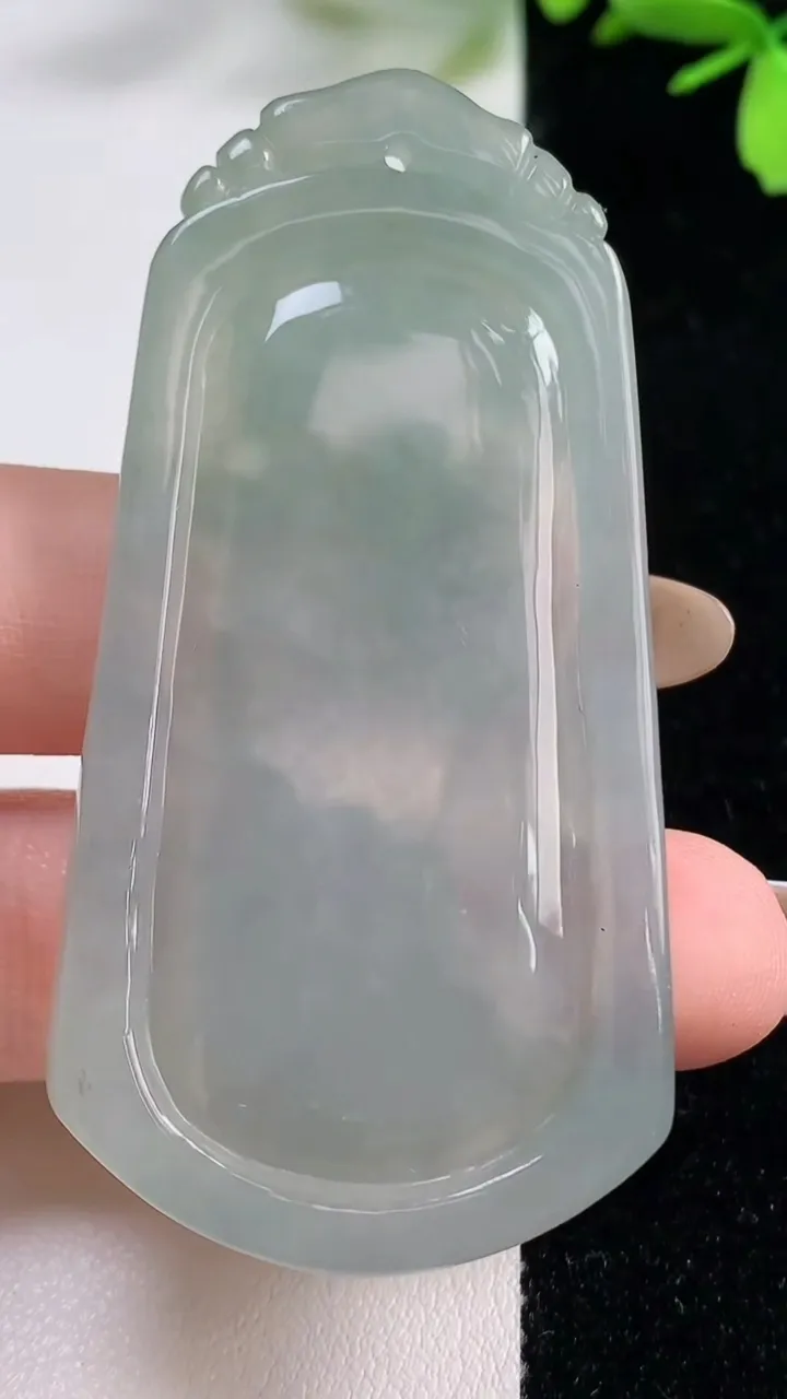 天然A货翡翠龙牌吊坠，尺寸 60-32-6，重: 27.33g
11月4日