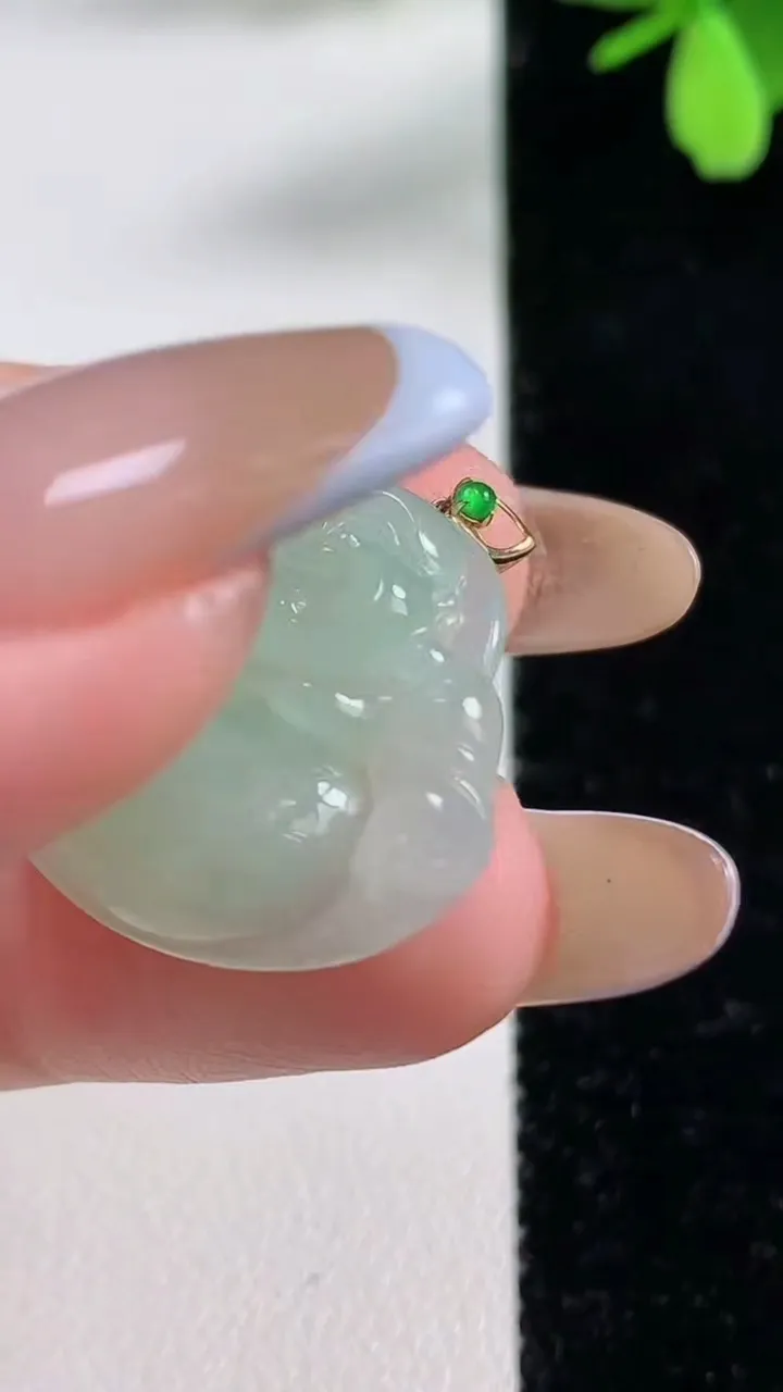 天然A货翡翠佛公吊坠，尺寸21.8-25-5.6，重量:4.51g
11月4日