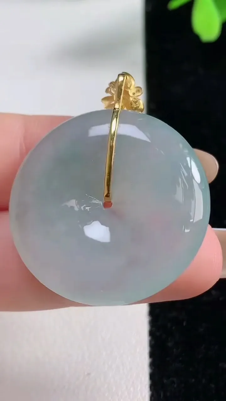 天然A货翡翠平安扣吊坠，尺寸29-5.6，重量:10.59g
11月4日