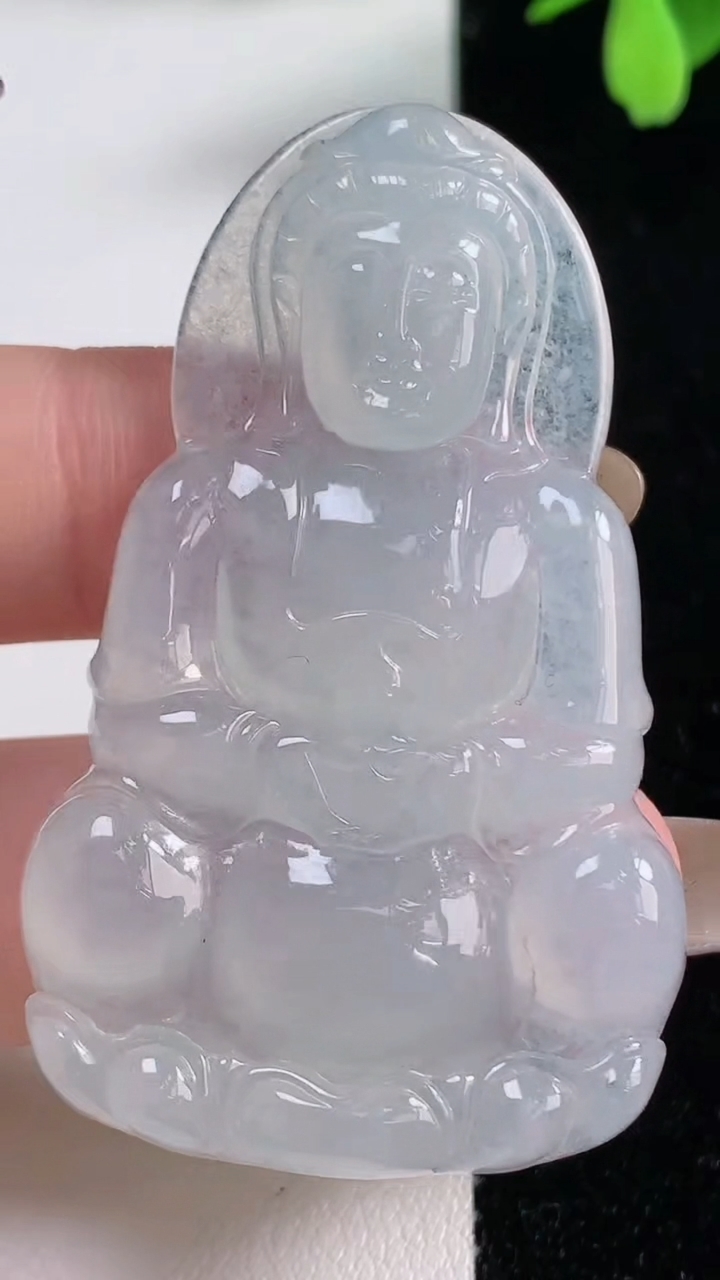 天然A货翡翠观音菩萨吊坠，尺寸54.2-32-5.9，重量:17.82g
11月4日