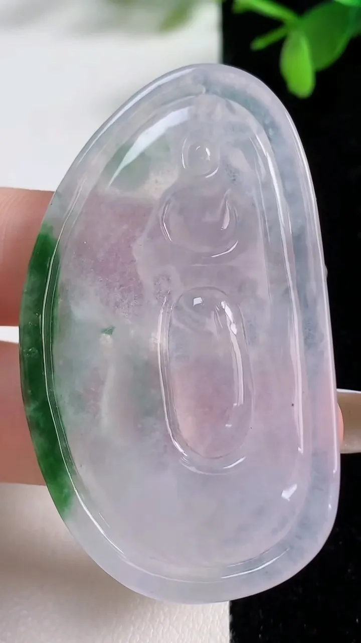 天然A货翡翠大势至菩萨吊坠，尺寸59.5-35.2-5.1，重量:20.51g
11月4日