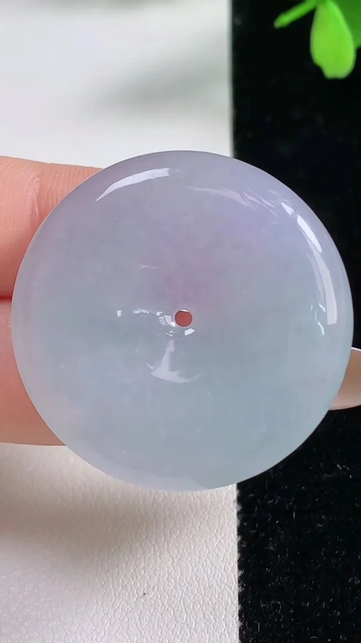 天然A货翡翠紫罗兰平安扣吊坠，尺寸34.8-5.7，重量:14.95g
11月4日