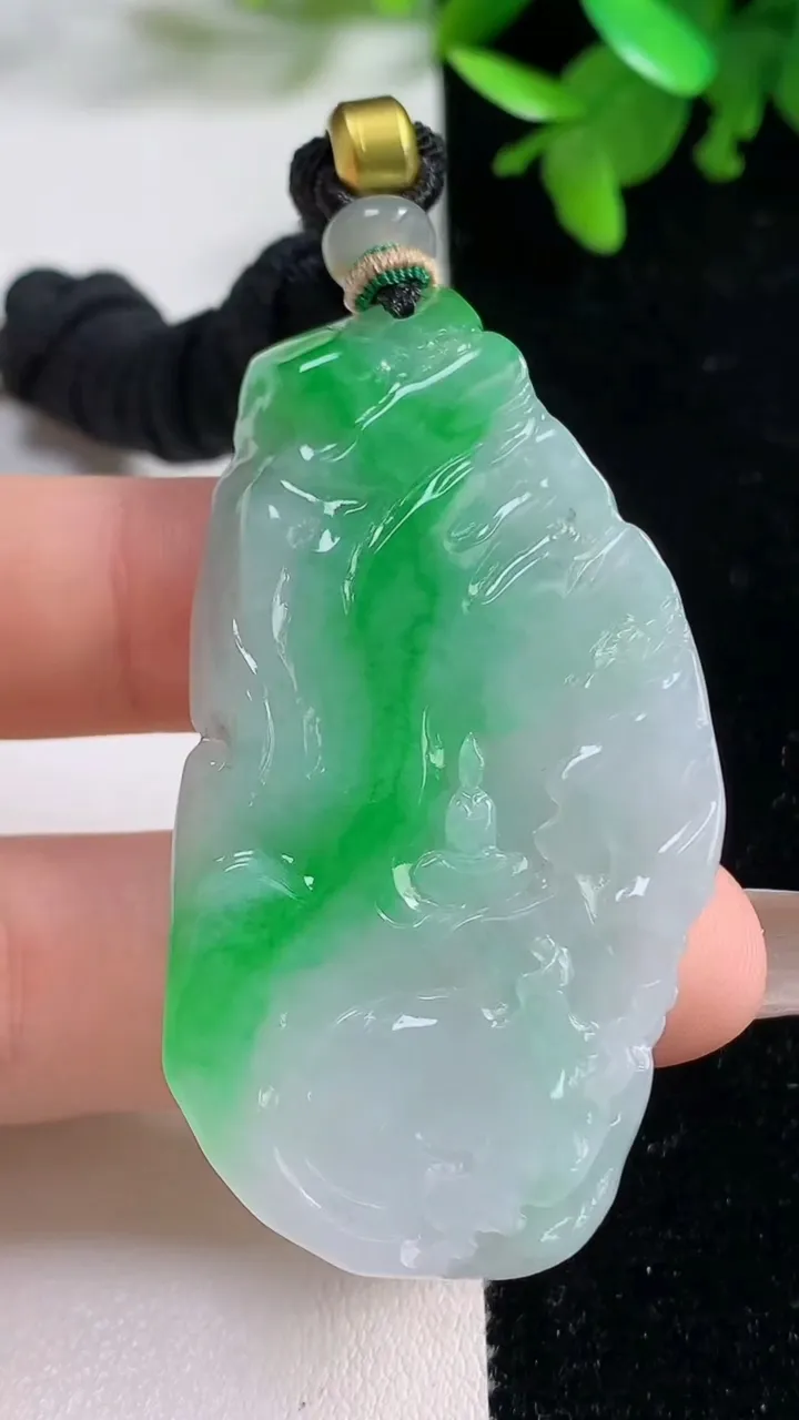 天然A货翡翠无相观音吊坠，尺寸54.6-27.4-5.9，重量:21.76g
11月4日