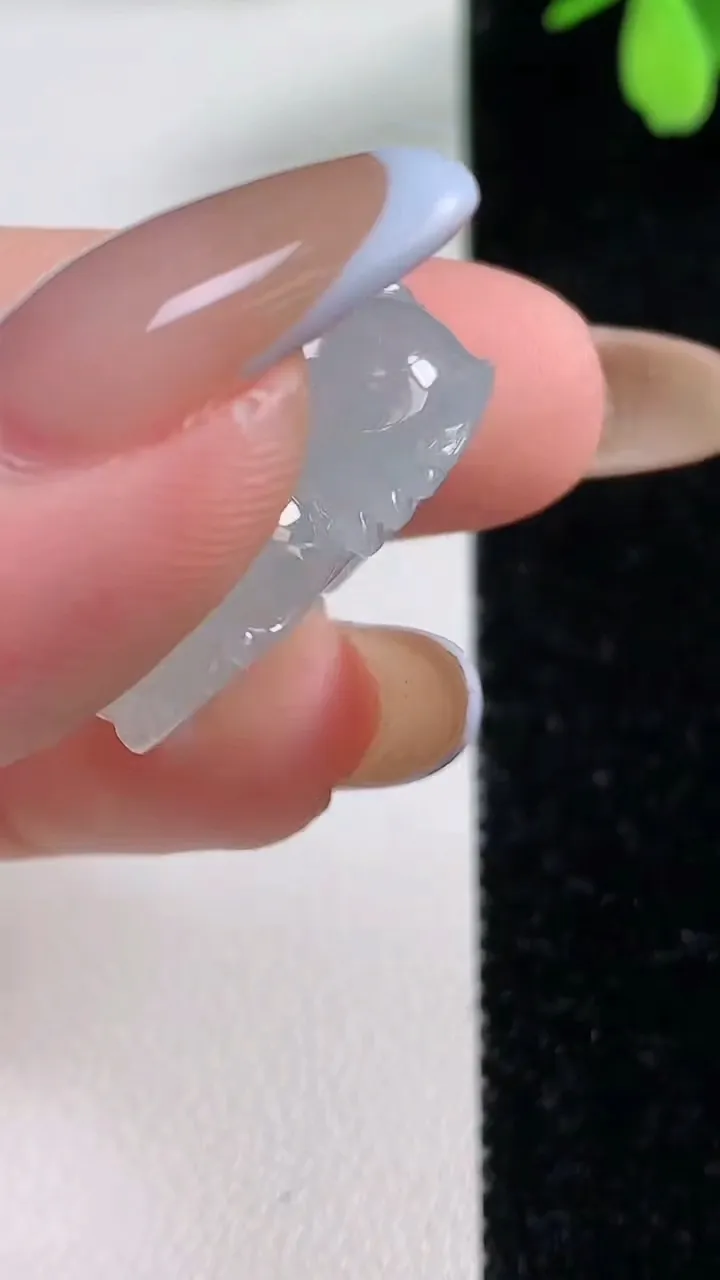 天然A货翡翠貔貅吊坠，尺寸23-12.3-10.8，重量:6.64g
11月4日