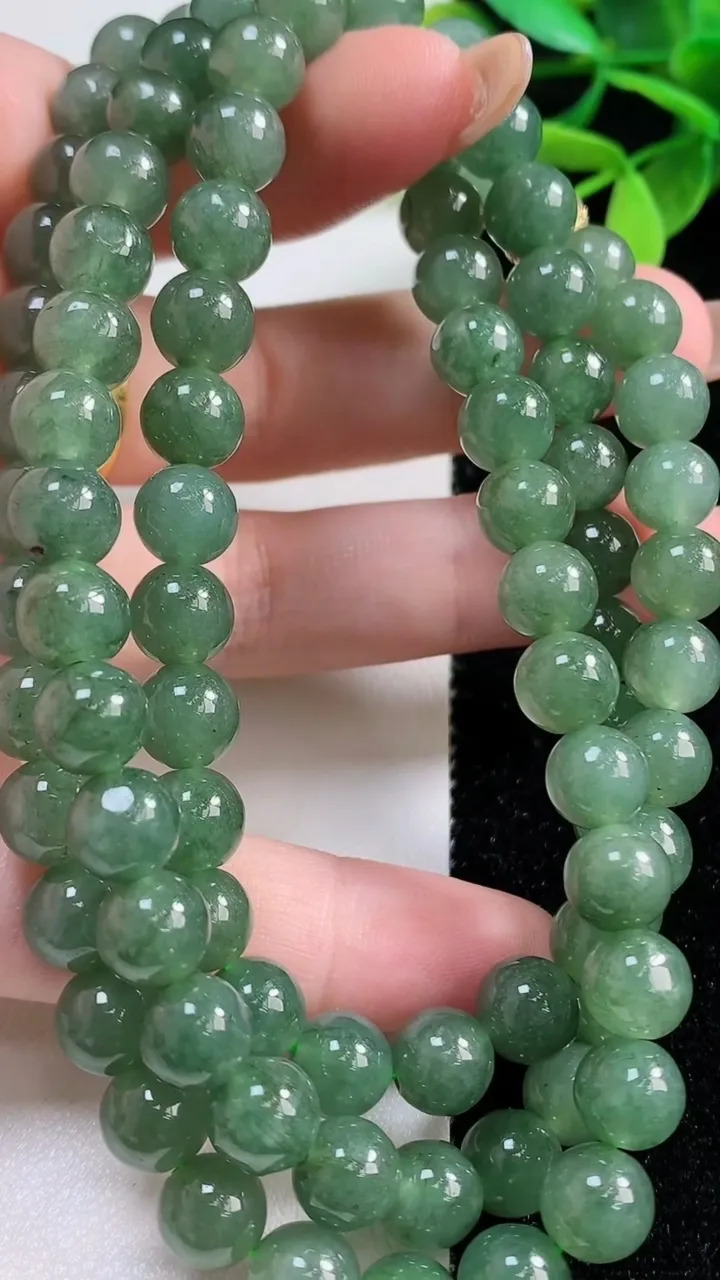天然A货翡翠圆珠项链92颗，尺寸7.7，重:76.27g
11月4日