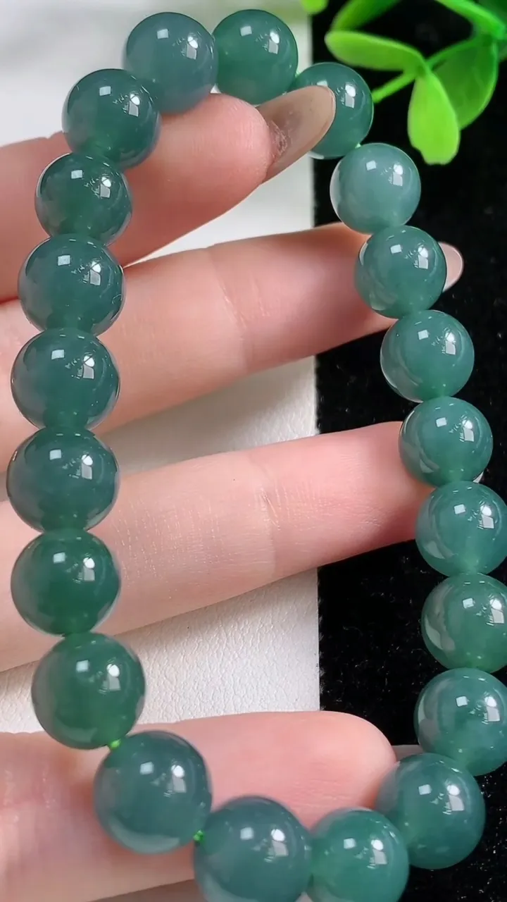 天然A货翡翠圆珠手串，尺寸9.6-21颗，重量:33.40g11月4日
工厂直销收藏佳品,种好水足，色泽均匀，有种有色，上手高大气！