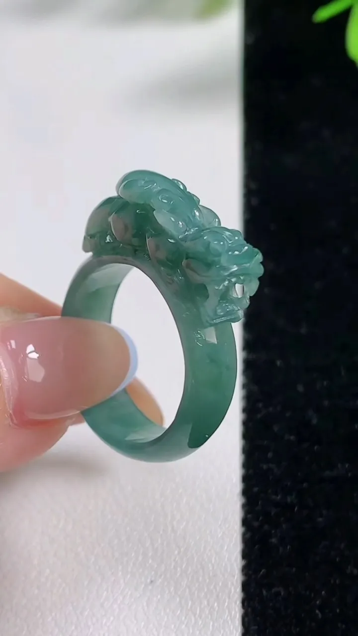 天然A货翡翠貔貅指环扳指，尺寸19.2，重:5.70g2025年11月4日
工厂直销收藏佳品,种好水