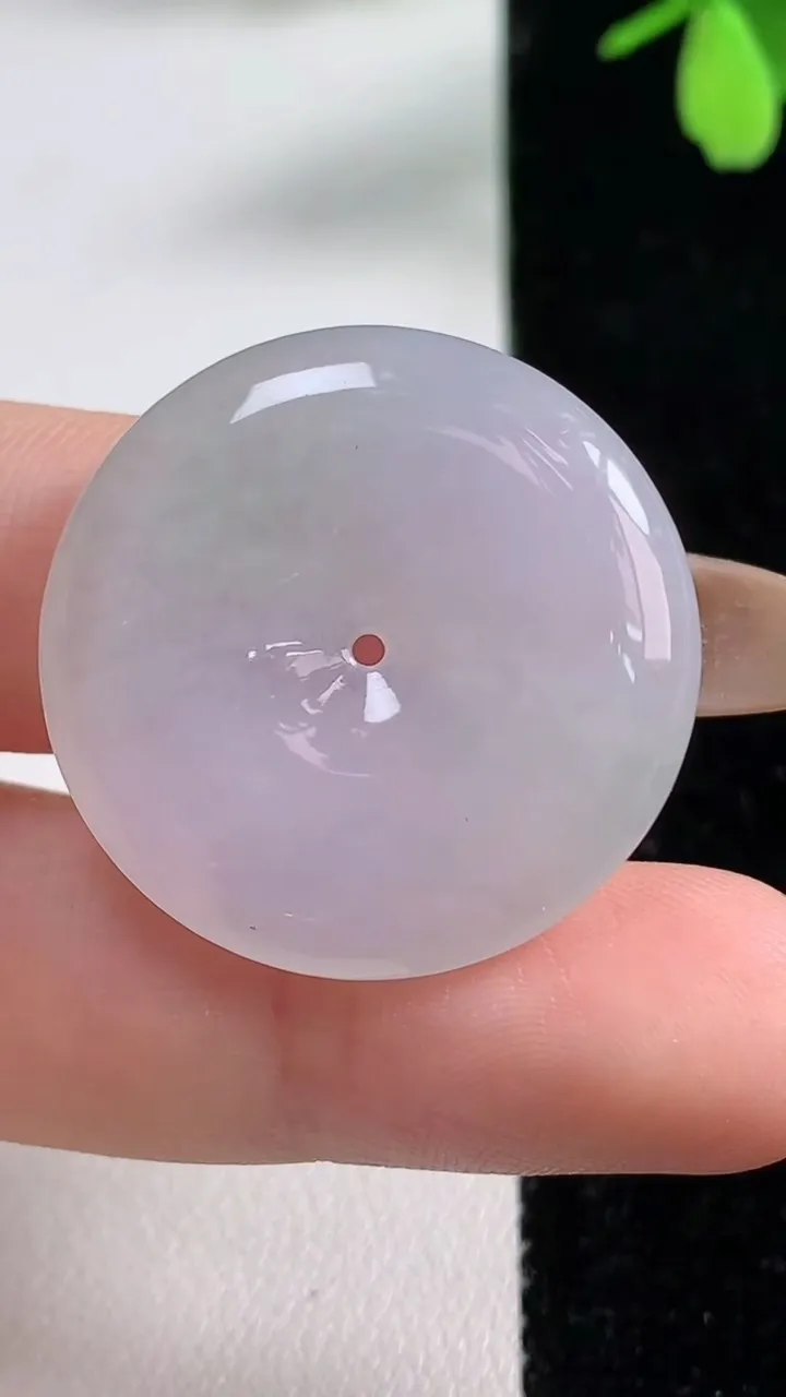 天然A货翡翠平安扣吊坠，尺寸28.2-5.5，重量:9.01g
11月4日