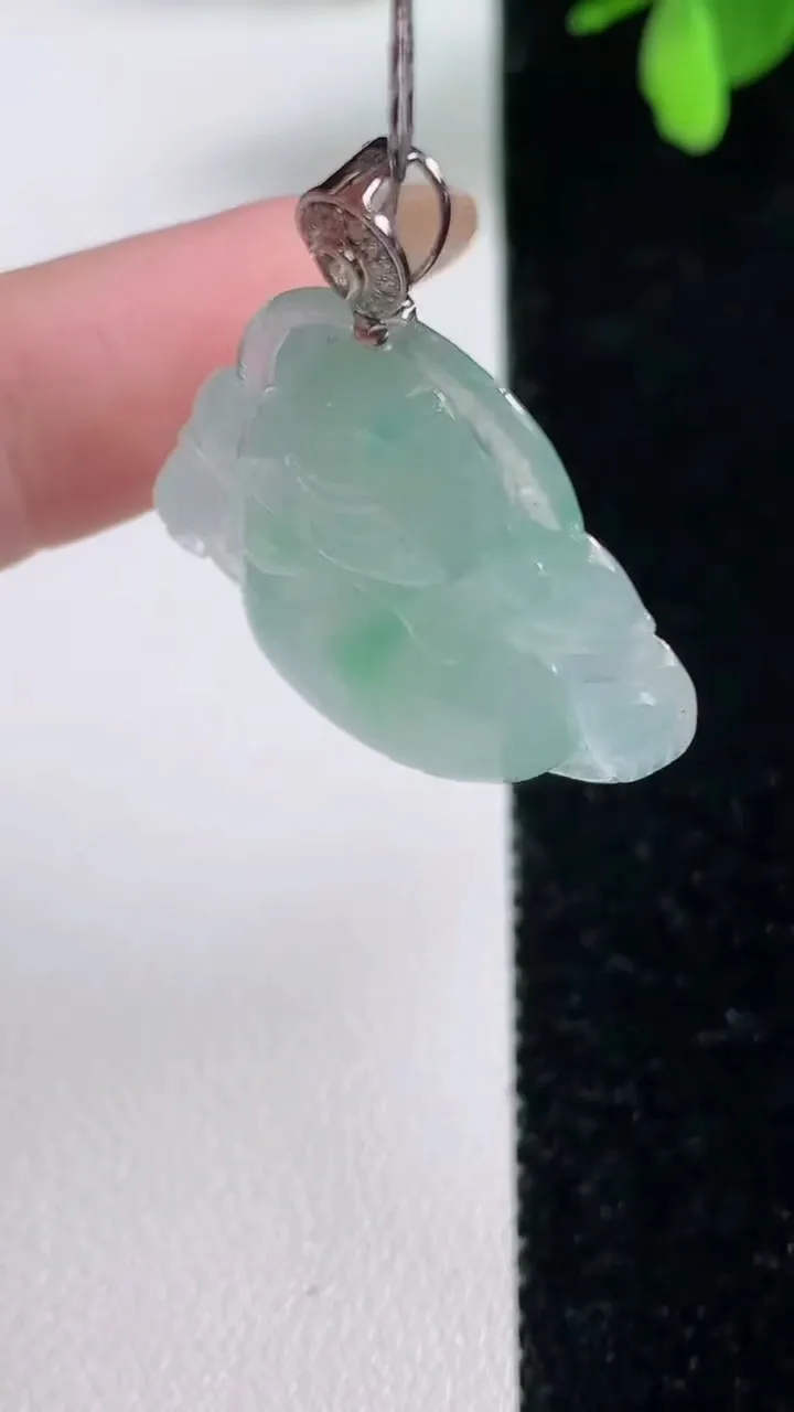 天然A货翡翠佛公吊坠，尺寸25-28.4-5.7，重量:6.57g
11月4日