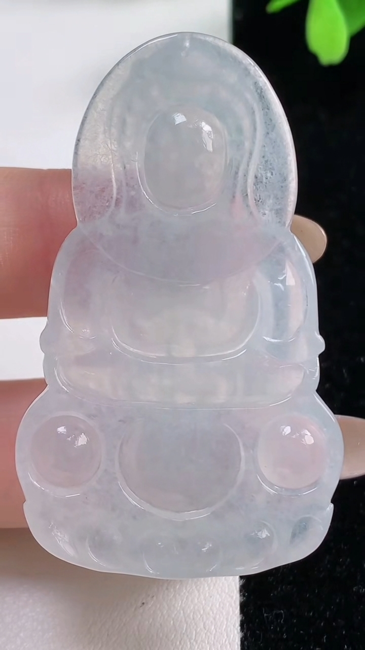 天然A货翡翠观音菩萨吊坠，尺寸54.2-32-5.9，重量:17.82g
11月4日