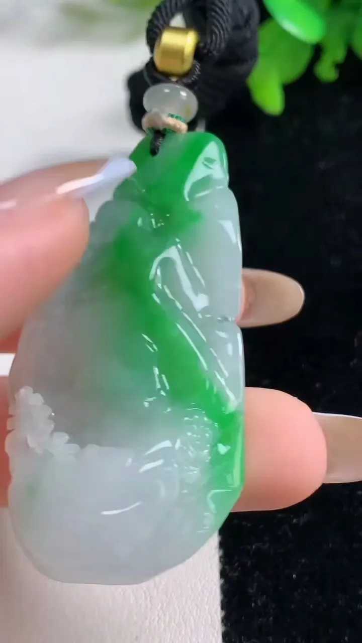 天然A货翡翠无相观音吊坠，尺寸54.6-27.4-5.9，重量:21.76g
11月4日